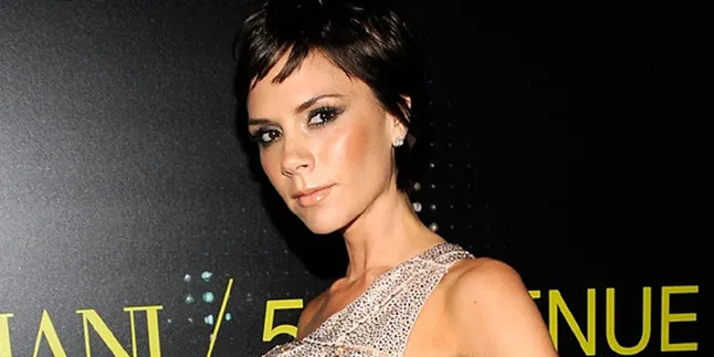 Rupanya Ini Alasan Victoria Beckham Suka Pakai High Heels!