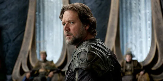 Russell Crowe Nyaman Pakai Kostum Ketat 'MAN OF STEEL'