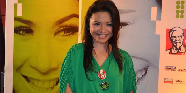 Ruth Sahanaya Salurkan Bantuan Untuk Manado Sambil Reunian