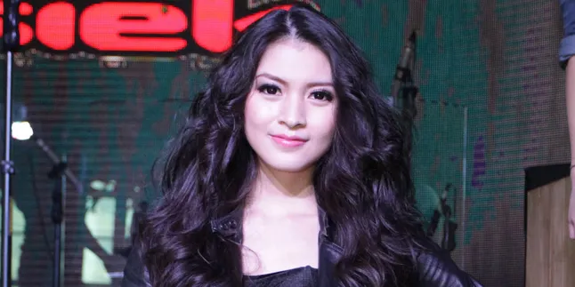 Rutinitas Wajib Donita Supaya Tetap Cantik Rutinitas Wajib Donita Supaya Tetap Cantik