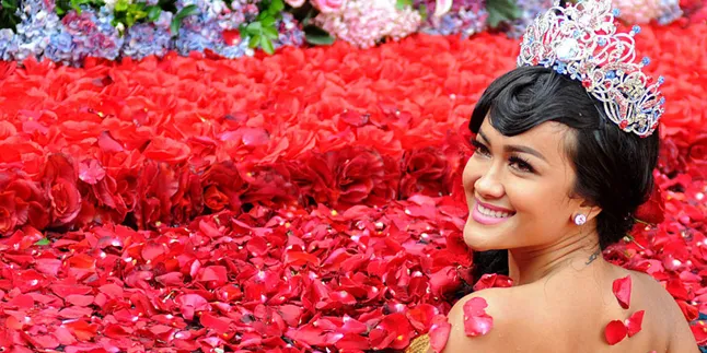 Ruwatan 25 Kg Mawar, Julia Perez Cari Sensasi?