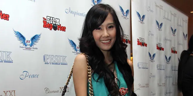 Ryan Delon Ucapkan Janji Suci, Ardina Rasti Deg-Degan Ryan Delon Ucapkan Janji Suci, Ardina Rasti Deg-Degan