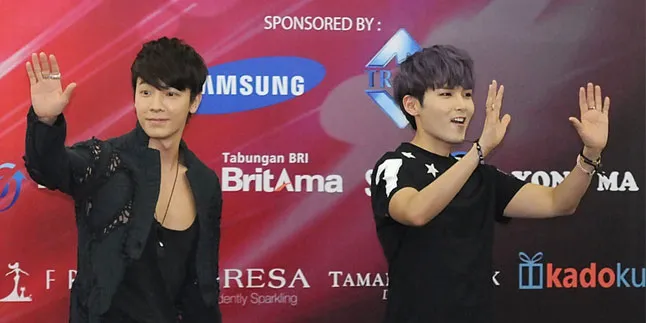 Ryeowook Bermain-Main Dengan Ular di Indonesia Ryeowook Bermain-Main Dengan Ular di Indonesia