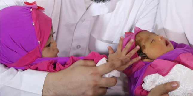 Saat 2 Anak Oki Setiana Dewi Bercengkrama Manja, Unyu Meneduhkan