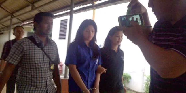 Saat Ditangkap Model Vanny Rossyane Gertak Petugas Saat Ditangkap Model Vanny Rossyane Gertak Petugas