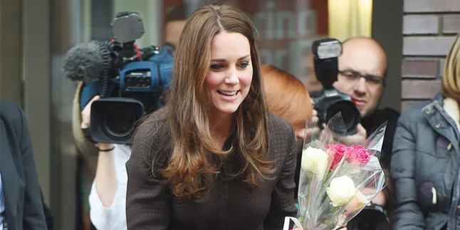 Saat Ibu Kate Middleton Asyik Belanja Untuk Cucu Kecilnya Saat Ibu Kate Middleton Asyik Belanja Untuk Cucu Kecilnya