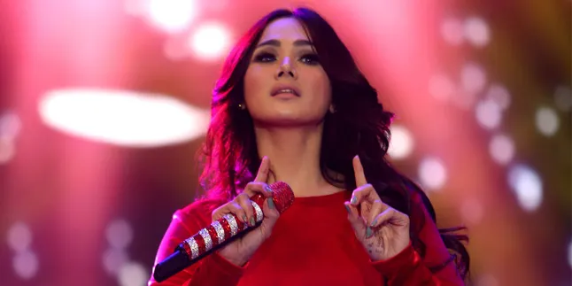 Saat Mulan Jameela 'Jadi' Rihanna, Mirip Atau... Saat Mulan Jameela 'Jadi' Rihanna, Mirip Atau...