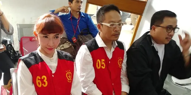 Saat Persidangan, Roro Fitria Ditemani Ibunya Untuk Pertama Kali