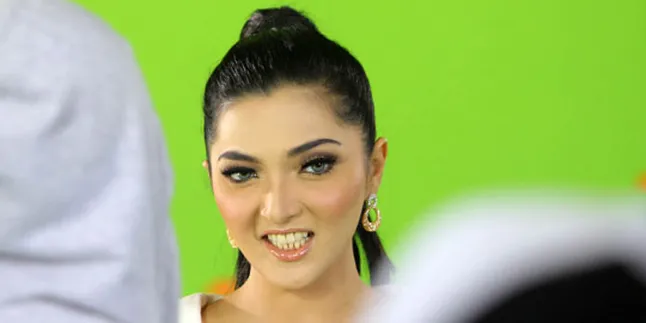 Saat Pusing, Ashanty Pukul-Pukul Kepala Sendiri