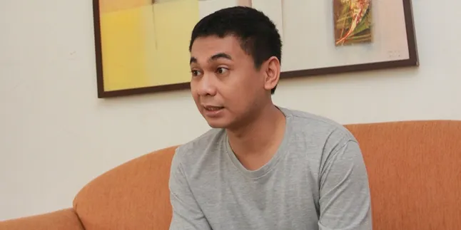 Saat Raditya Dika Terpesona Dengan Cewek Tercantik di Kelurahan