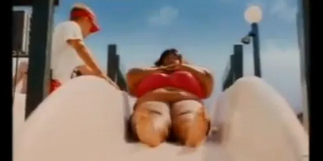 Saat si 'Big Body' Meluncur ke Air, Begini Jadinya...