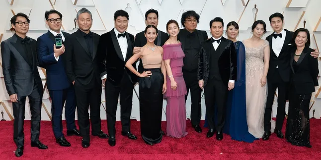 Sabet Oscar, 'PARASITE' Sukses Cetak Sejarah Jadi Film Asia Pertama yang Raih Best Picture!