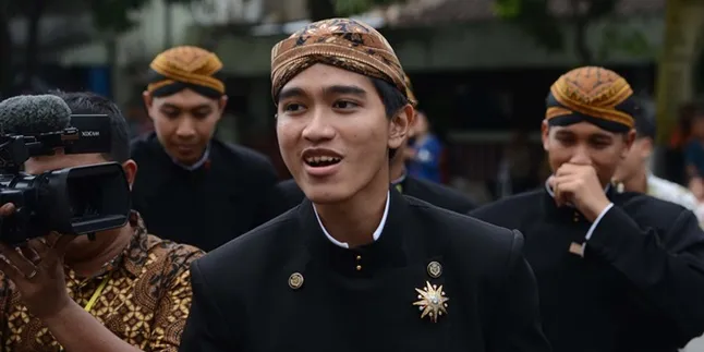 Sadar Jan Ethes Banyak Fans, Kaesang Pangarep Usil Edit Foto Keponakannya Sadar Jan Ethes Banyak Fans, Kaesang Pangarep Usil Edit Foto Keponakannya