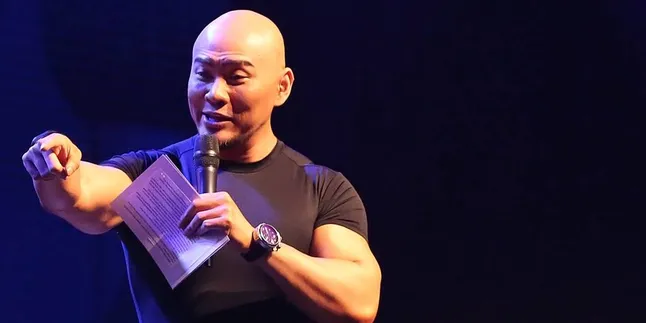 Sah! Deddy Corbuzier Baca Dua Kalimat Syahadat Dibimbing Gus Miftah di Jogja Sah! Deddy Corbuzier Baca Dua Kalimat Syahadat Dibimbing Gus Miftah di Jogja