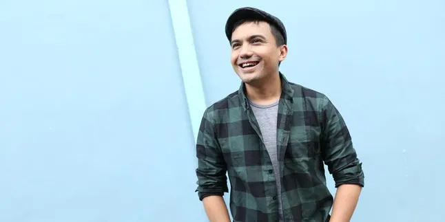 Sahrul Gunawan Tanya Pendapat Mantan Istri Untuk Nyanyikan Lagu Sensitif Ini Sahrul Gunawan Tanya Pendapat Mantan Istri Untuk Nyanyikan Lagu Sensitif Ini