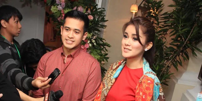 Sahur Isi Acara, Buka Puasa Olla Ramlan Harus Bersama Suami Sahur Isi Acara, Buka Puasa Olla Ramlan Harus Bersama Suami