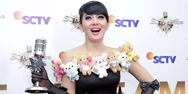 Saingi Duo Serigala, Syahrini Asuransikan Seluruh Anggota Badan Saingi Duo Serigala, Syahrini Asuransikan Seluruh Anggota Badan