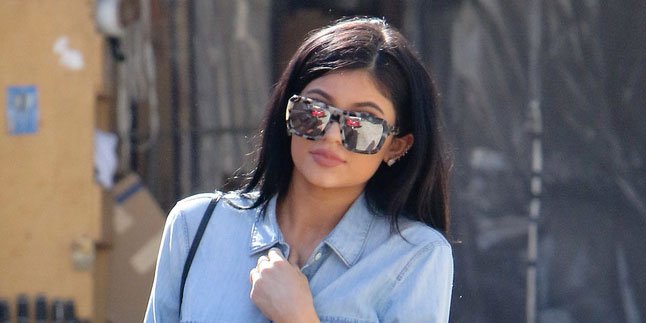 Saingi Kendall, Kylie Jenner Pamer Keseksian Dengan Celana Ketat
