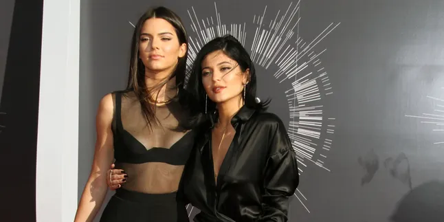 Saingi Kendall, Kylie Jenner Tunjukkan Bakat Sebagai Model