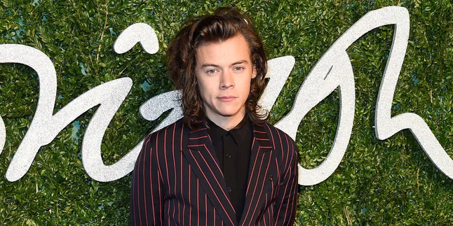 Saking Cinta, Harry Styles Abaikan Teman Demi Nadine Leopold Saking Cinta, Harry Styles Abaikan Teman Demi Nadine Leopold