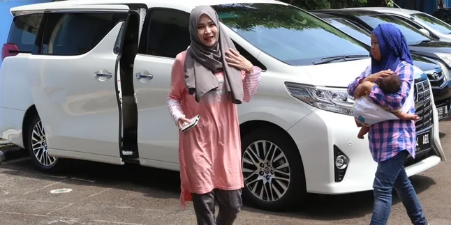 Saking Lucunya, Anak Zaskia Mecca Sering Jadi Meme di Instagram Saking Lucunya, Anak Zaskia Mecca Sering Jadi Meme di Instagram