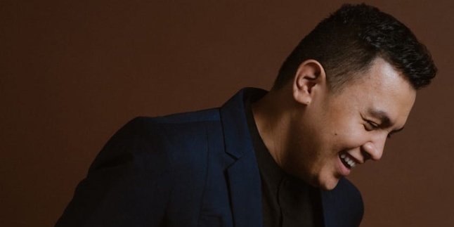 Saksikan Tulus Lebih Dekat, Cek Harga Tiket 'One Intimate Night with Tulus' di Sini!