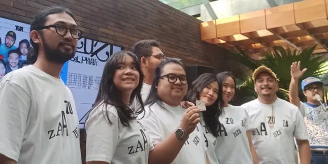 Sal Priadi Holds ZUZUZAZA 2024 Tour in 6 Special Cities, One of Them in Malaysia!