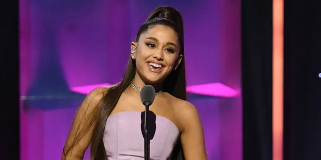 Salah Ejaan, Arti Dari Tato Baru Ariana Grande Bikin Ngakak