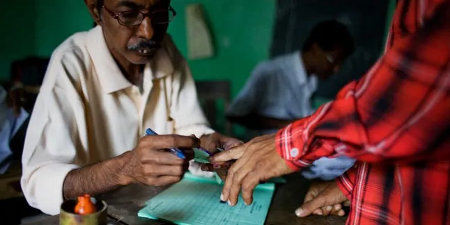 Salah Pilih Caleg, Pria Ini Potong Jarinya Yang Sudah Tercelup Tinta