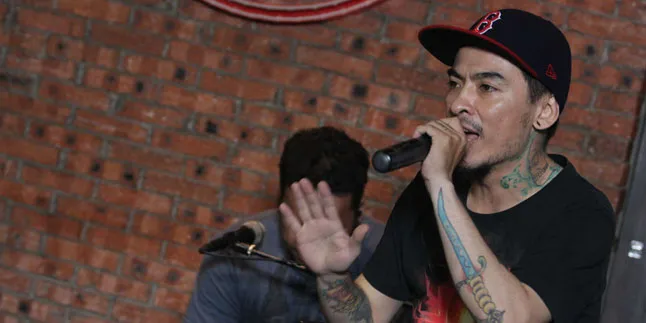 Salah Sasaran, Siraman Air Keras Beery Saint Loco Untuk SID?