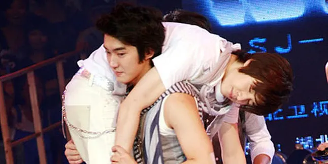 Saling Dukung, Siwon Datangi Lokasi Syuting Henry Saling Dukung, Siwon Datangi Lokasi Syuting Henry