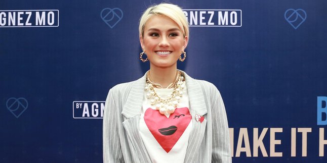 Saling Posting Foto di Instagram, Ada Apa Antara Agnez Mo dan Chris Brown?