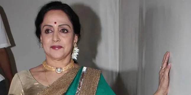 Usai Alami Kecelakaan, Hema Malini Tuai Kontroversi Lewat Kicauan Usai Alami Kecelakaan, Hema Malini Tuai Kontroversi Lewat Kicauan
