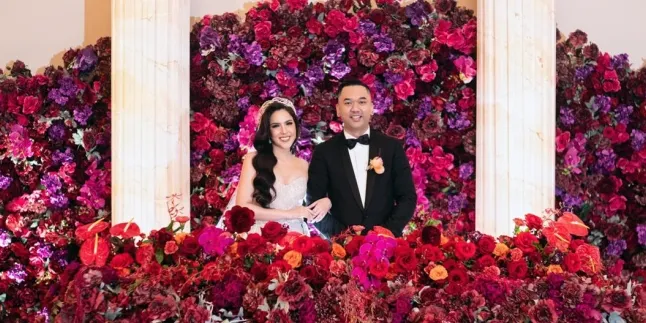Sally Adelia Akhirnya Gelar Resepsi Pernikahan yang Sempat Tertunda Setahun, Mewah Bertema Roman Empire Wedding Sally Adelia Akhirnya Gelar Resepsi Pernikahan yang Sempat Tertunda Setahun, Mewah Bertema Roman Empire Wedding