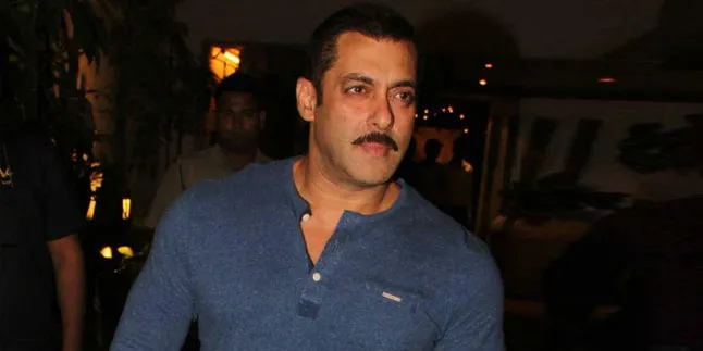 Salman Khan Tinggalkan Mobil dan Pilih Jalan Kaki, Ada Apa?