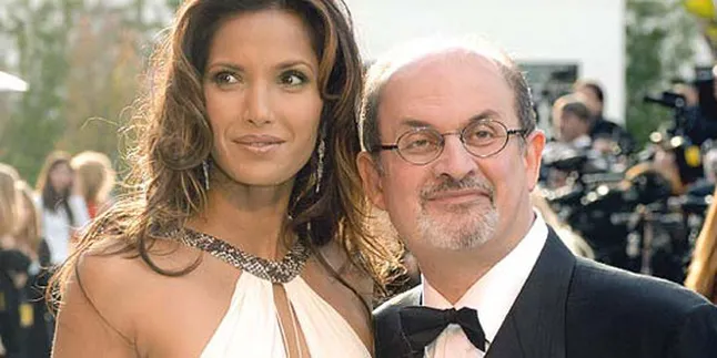 Salman Rushdie Kritik Isi Cerita Novel Erotis '50 SHADES OF GREY'