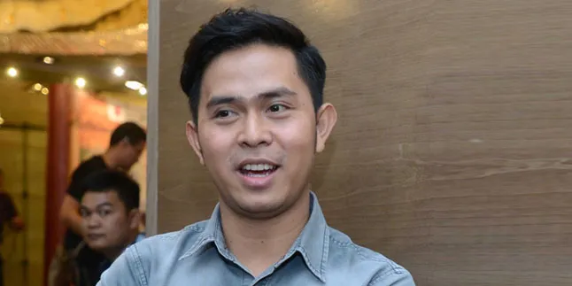 Salut! Ini Yang Bikin Cakra Khan Tak Ragu Isi Soundtrack Film 'GURU NGAJI' Salut! Ini Yang Bikin Cakra Khan Tak Ragu Isi Soundtrack Film 'GURU NGAJI'