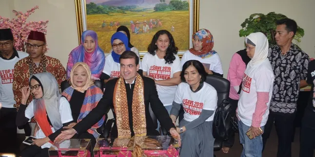 Sam Aliano Dianggap Cari Sensasi Karena Ingin Menikah Dengan Veronica Tan