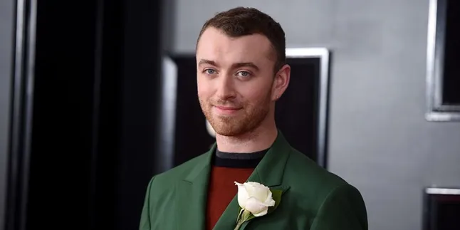 Sam Smith Unggah Foto Pakai High Heels, Ada Apa Dengannya?