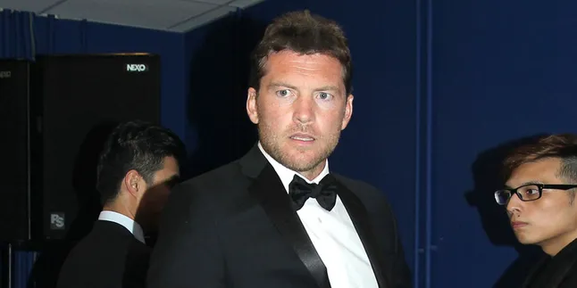 Sam Worthington Ditangkap Polisi Gara-Gara Pukul Paparazzi Sam Worthington Ditangkap Polisi Gara-Gara Pukul Paparazzi
