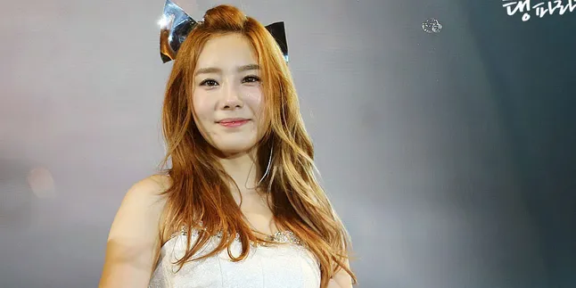 Sama-Sama Cantik, Taeyeon dan Sang Ibu Kembaran Gaun Putih