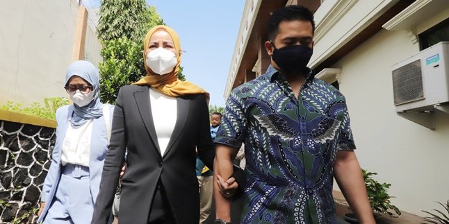 Equally Busy, Olla Ramlan and Aufar Hutapea are Compact in Not Attending the Divorce Hearing