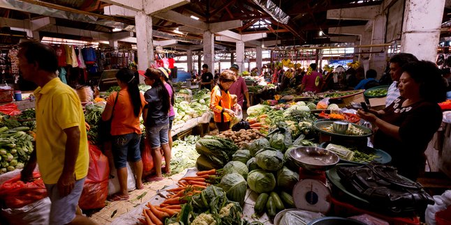 Sambangi Pasar Tradisional Entikong, Kemenpar Siap Dukung Perputaran Ekonomi