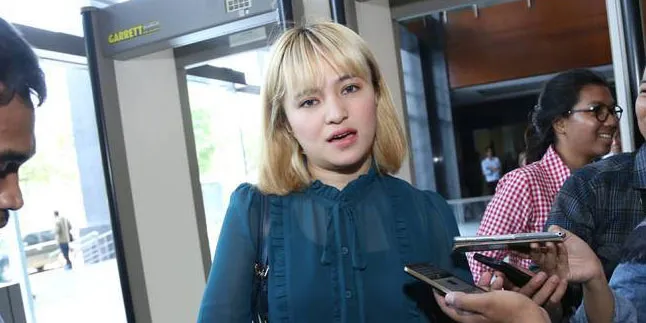 Sambil Tiduran Cantik, Marshanda Tunjukkan Suasana Rumah Sambil Tiduran Cantik, Marshanda Tunjukkan Suasana Rumah