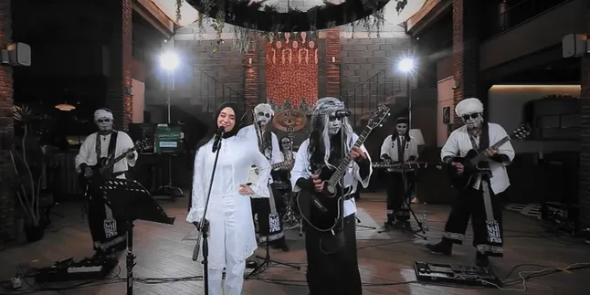 Welcoming Ramadan, Kuburan Band Collaborates with Nabila Taqiyyah to Sing Ramadhan Istimewa Live Remake Version