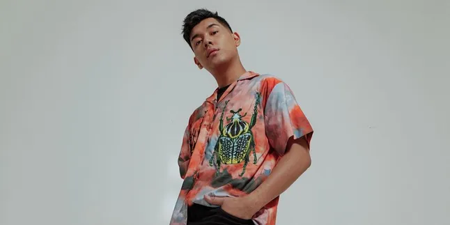 Sambut Single 'Move On Tutorial', Solois Jaz Hayat Lakukan Sesi Foto Unik Sambut Single 'Move On Tutorial', Solois Jaz Hayat Lakukan Sesi Foto Unik