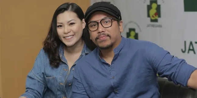 Sammy Simorangkir Mengaku Masih Gemetar Saat Gendong Bayinya Sammy Simorangkir Mengaku Masih Gemetar Saat Gendong Bayinya