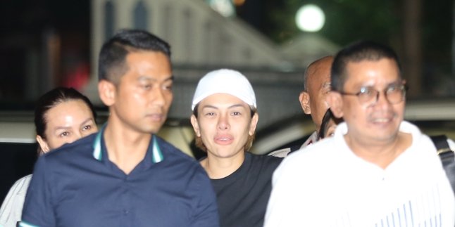 Arriving at South Jakarta Police Station After Being Forced, Nikita Mirzani Initially Refused to Get Out of the Car