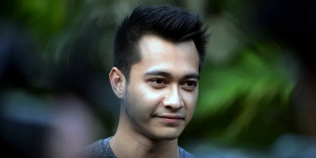 Sampai Mati Ibunda Tak Restui Eza Gionino Menikah Dengan Kekasih, Kenapa? Sampai Mati Ibunda Tak Restui Eza Gionino Menikah Dengan Kekasih, Kenapa?