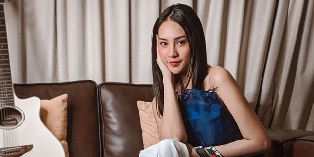 Stay Up All Night, Anya Geraldine Admits to Being Obsessed with Playing Tiktok While at Home